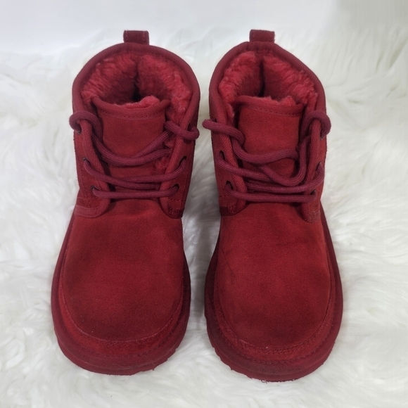 UGG Neumel Suede Lace Up Chukka Boots in Samba Red Size 2 Toddler - Picture 3 of 11